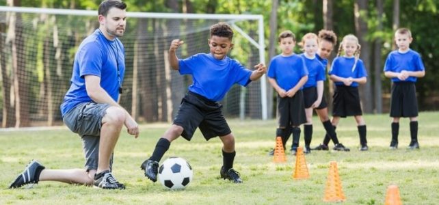 A importância das Escolinhas de futebol no desenvolvimento das crianças A importância das Escolinhas de futebol no desenvolvimento das crianças
